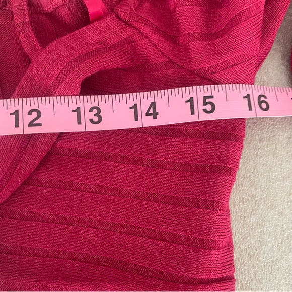 BCBGMAXAZRIA Red Cold Shoulder Knit Top Size Small - Picture 7 of 10